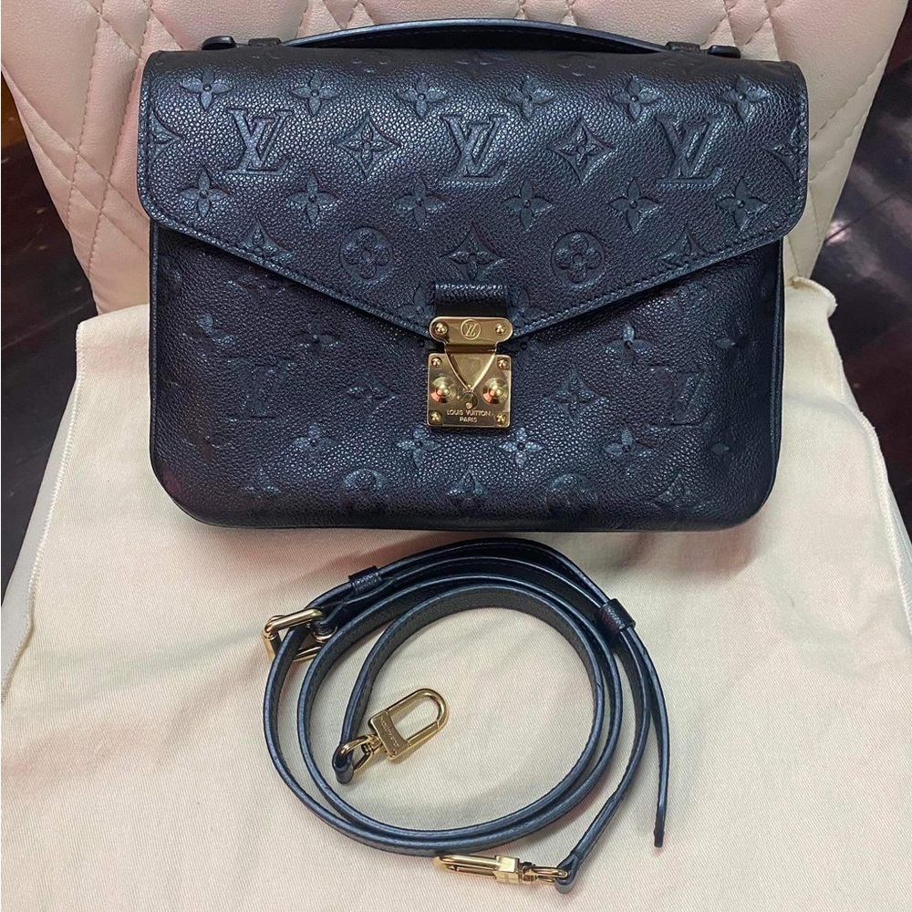 Pochette Métis empteinfe noir. Like new!